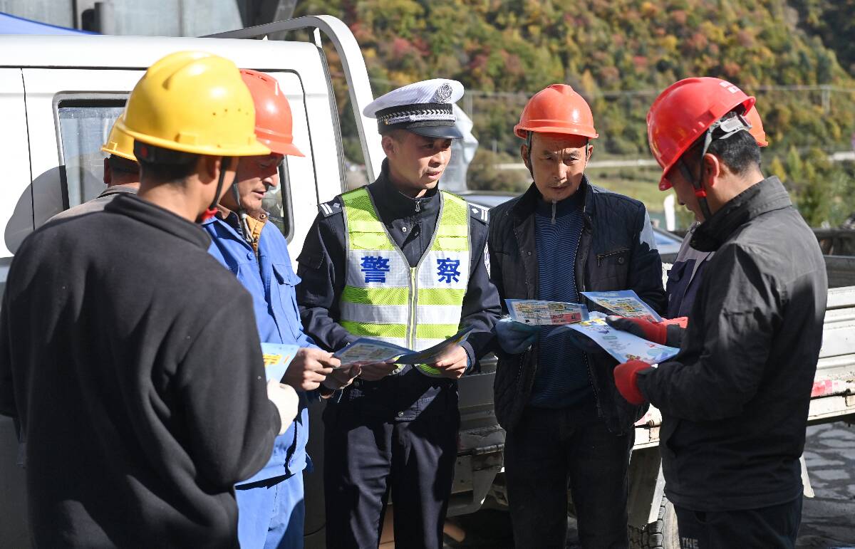 流動車管所 數據服務進山區，便民利民暖人心